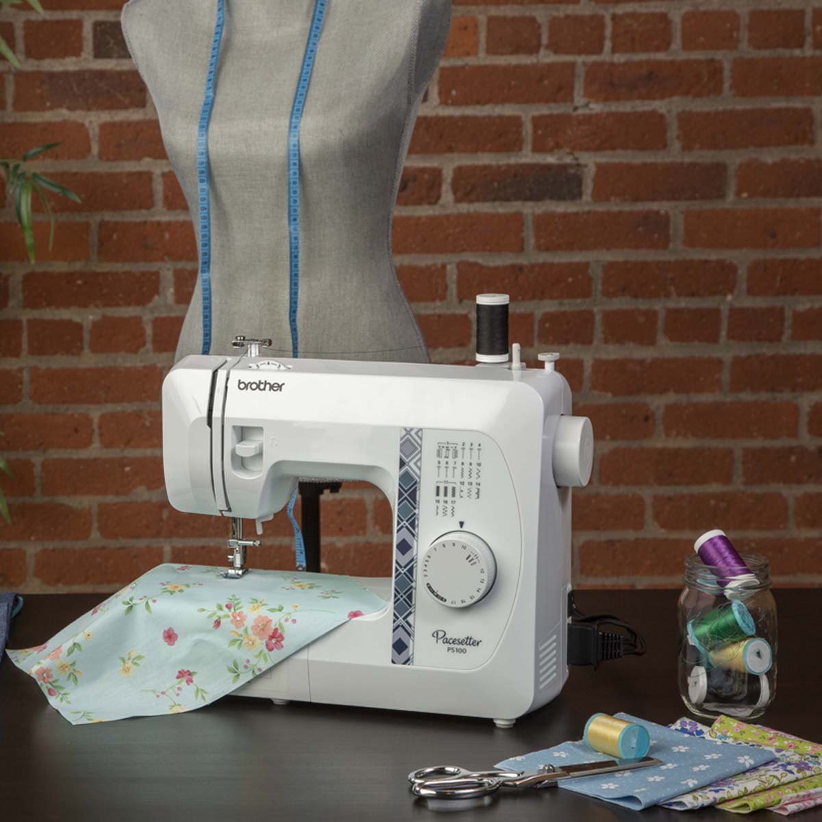 Sewing Machine  |  Máquina de Coser